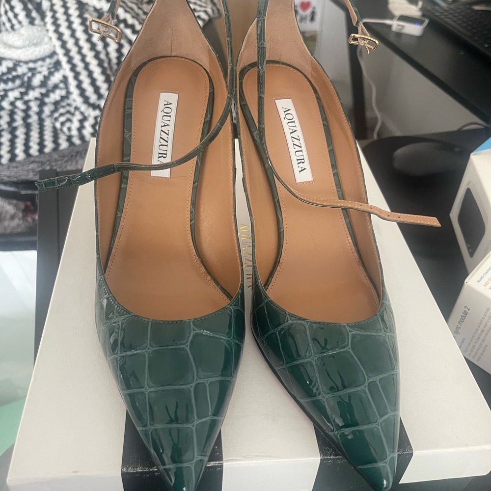 Aquazzura love affair pumps. Green Croc-Embossed. NWT